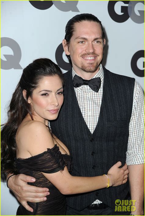 Sarah Shahi Details Steve Howey Divorce, Clarifies Adam。